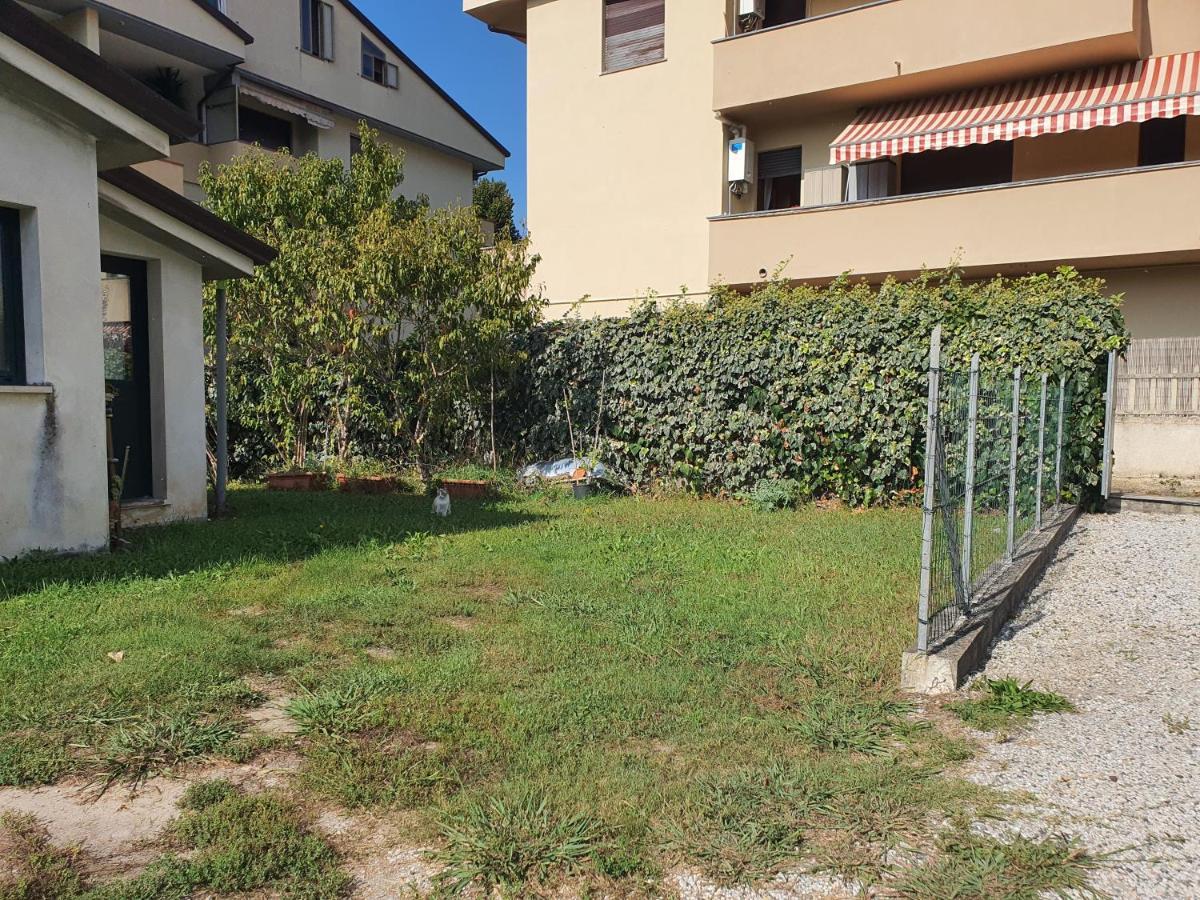 La Casetta Di Silvia Mommio Exteriér fotografie